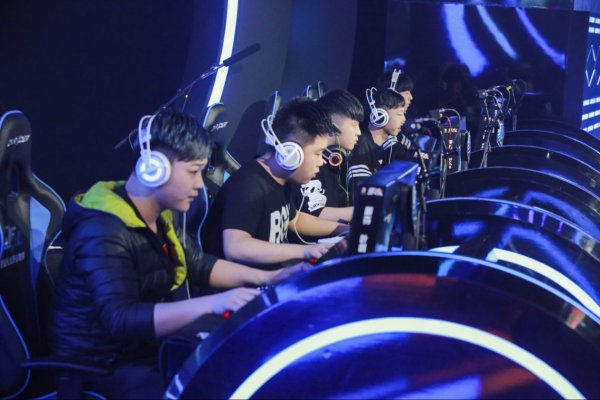 折成就了他 折成就了他