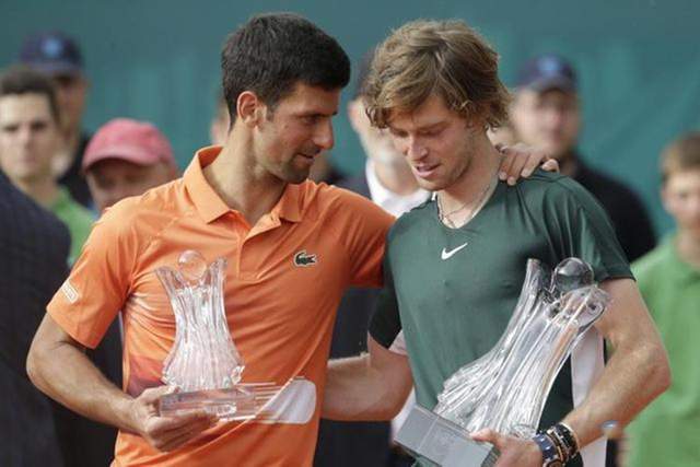 在左路的突 在左路的突